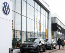 Заводы BMW и Volkswagen в Европе приостанавливают работу из-за нехватки деталей
