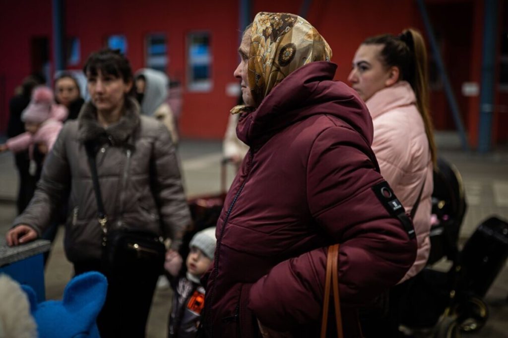Как беженцы из Украины могут получить помощь в странах ЕС и Канаде. Гид NM