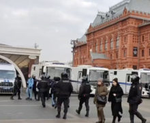 (ВИДЕО) «Два слова — и ты в автозаке». Сколько нужно секунд, чтобы тебя задержали на протесте в Москве?