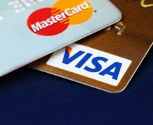 Visa și Mastercard își suspendă toate operațiunile în Rusia