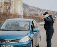 Un nou fals: ucrainenilor le sunt luate pașapoartele în schimbul certificatelor de refugiat la intrarea în Moldova