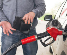 Carburanții se scumpesc din nou. Mâine, șoferii vor plăti cu 34 de bani mai mult pentru motorină