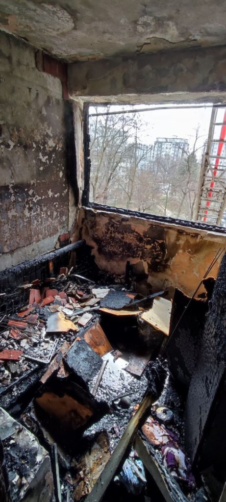 FOTO Incendiu într-un bloc de locuit din sectorul Râșcani al capitalei. O femeie a ajuns la spital