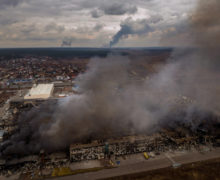 (ВИДЕО) NYT: Российские войска обстреляли гражданских во время эвакуации. Среди погибших — двое детей