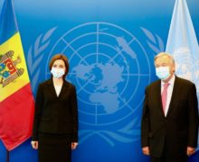 Генсек ООН поблагодарил Санду за усилия по управлению потоком беженцев из Украины