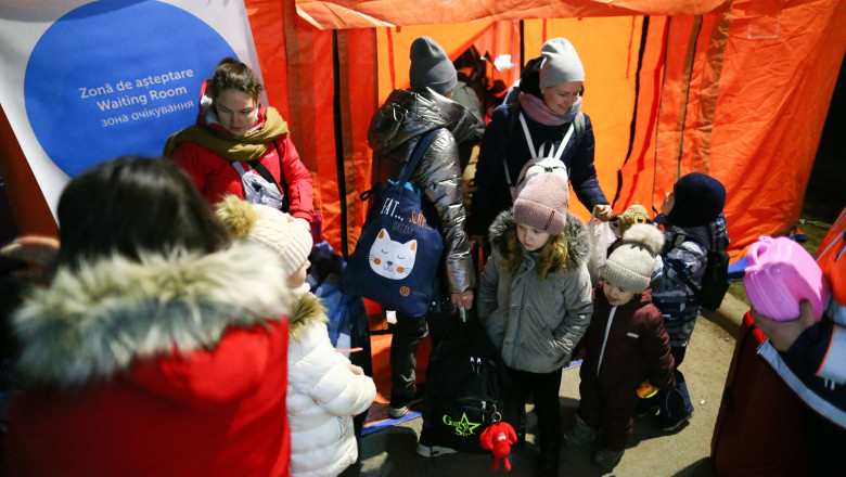 Как беженцы из Украины могут получить помощь в странах ЕС и Канаде. Гид NM