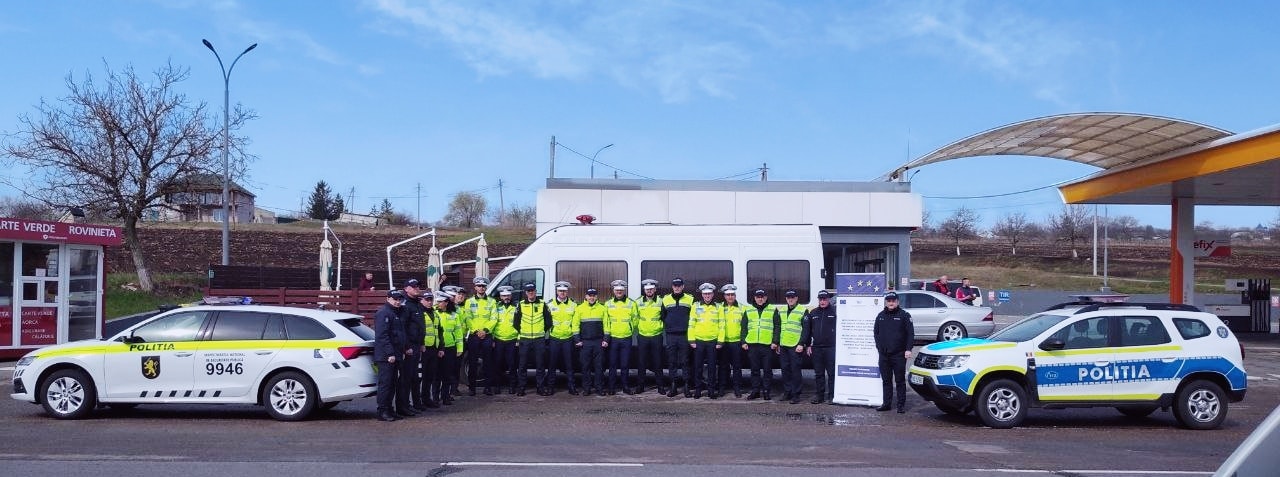 FOTO Polițiștii din România, împreună cu cei din Moldova, organizează un filtru rutier pe traseul Chișinău-Leușeni 