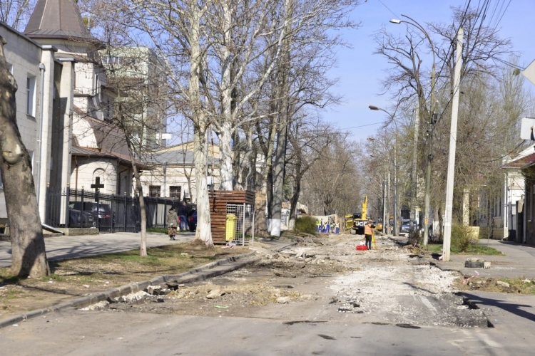 (ФОТО) В центре Кишинева начался ремонт улицы 31 августа