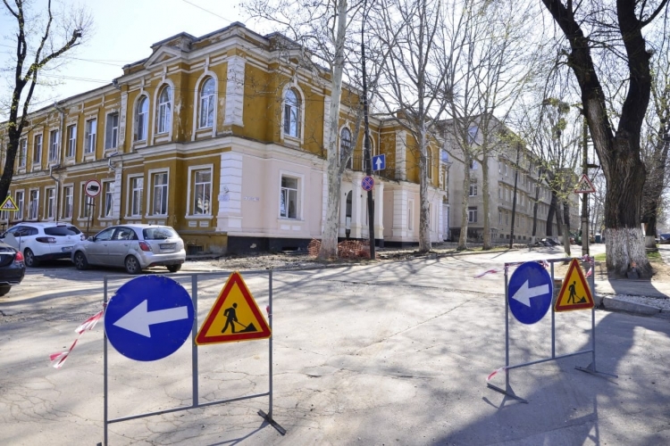 (ФОТО) В центре Кишинева начался ремонт улицы 31 августа