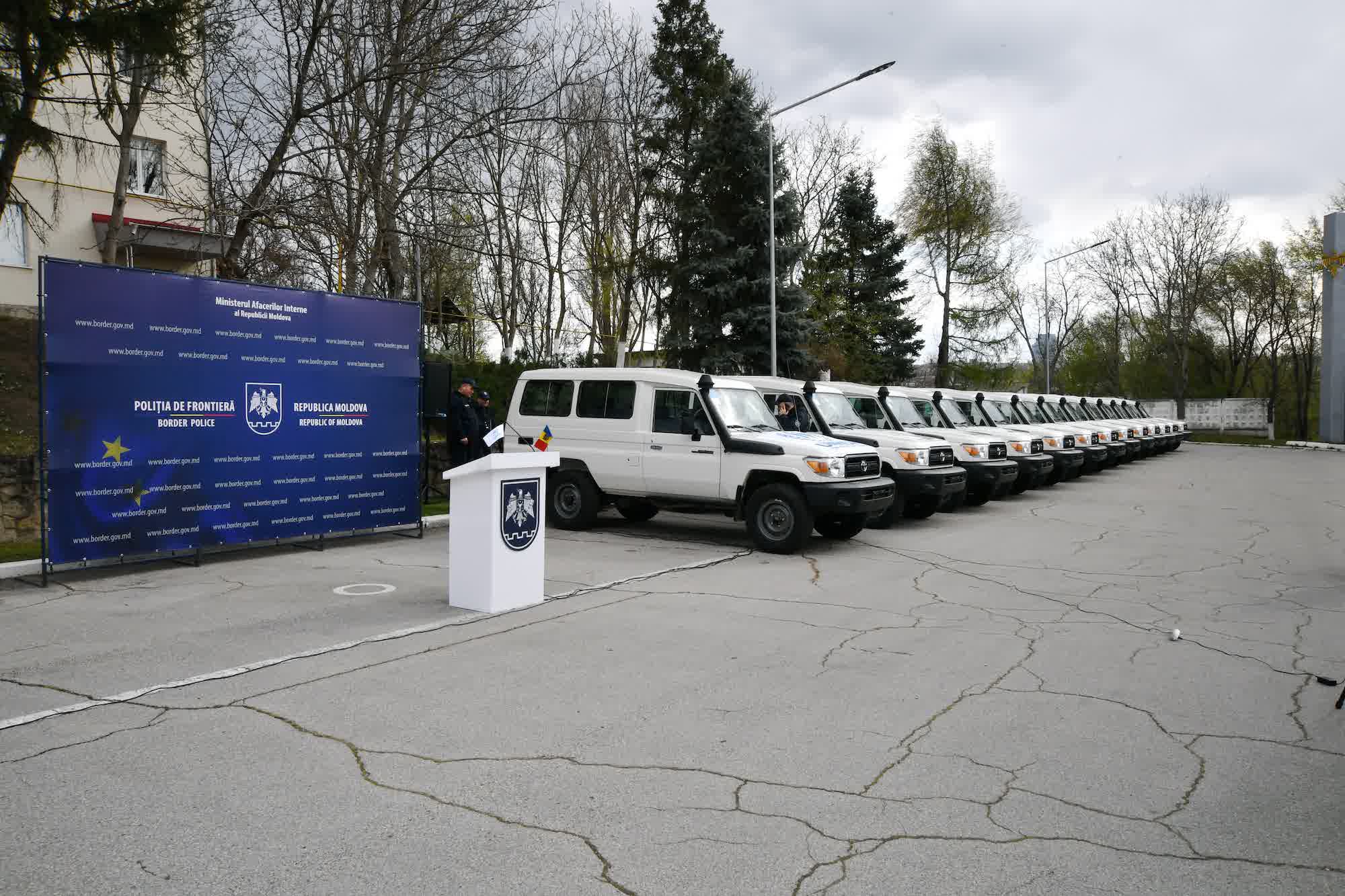 FOTO Mașini în valoare de peste $500 mii, donate Chișinăului de Biroul Înaltului Comisar ONU pentru Refugiați
