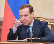 Медведев пригрозил Западу «оружием на новых принципах»