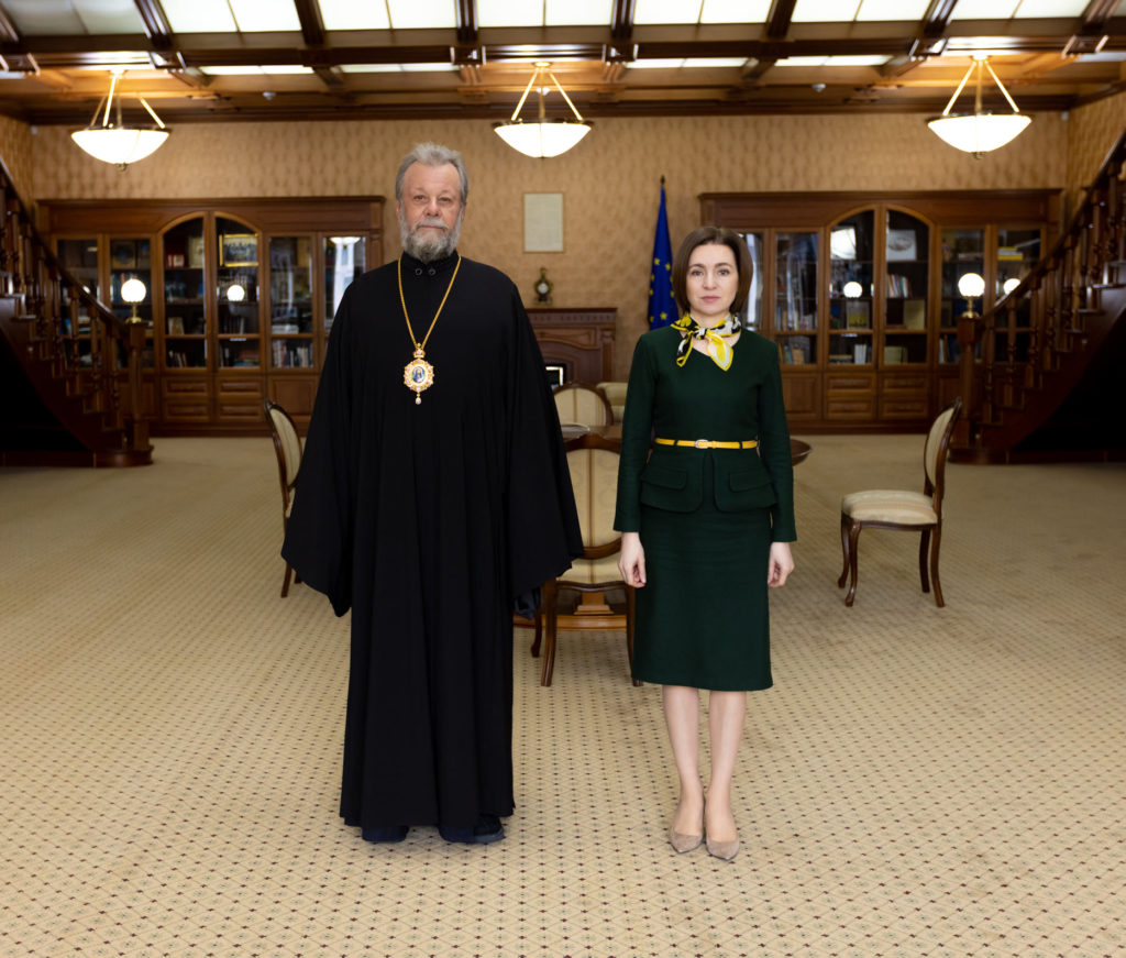 FOTO În Joia Mare, mitropolitul Moldovei și cel al Basarabiei s-au întâlnit cu Maia Sandu