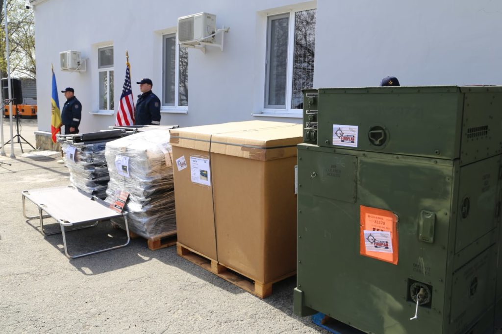 SUA a donat pompierilor din Moldova un lot de paturi pliante și generatoare, în valoare de $113 mii