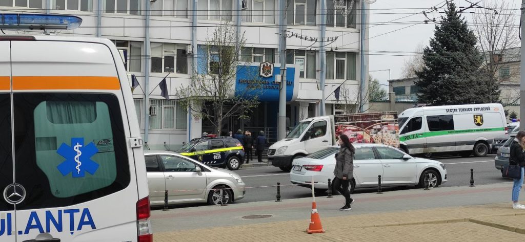 UPDATE Alertă cu bombă la Judecătoria Chișinău, sediul Buiucani