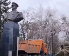 В Харькове демонтировали памятник маршалу Жукову. Российский СК в ответ открыл уголовное дело