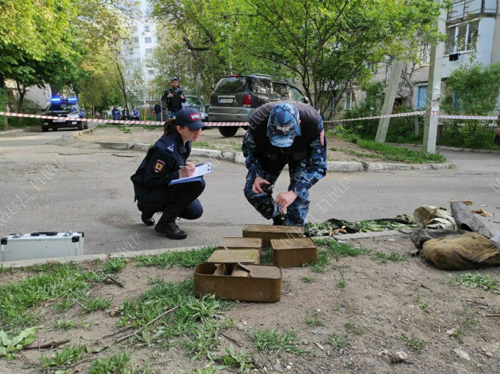 FOTO Noi muniții, depistate într-un tomberon de gunoi din Tiraspol