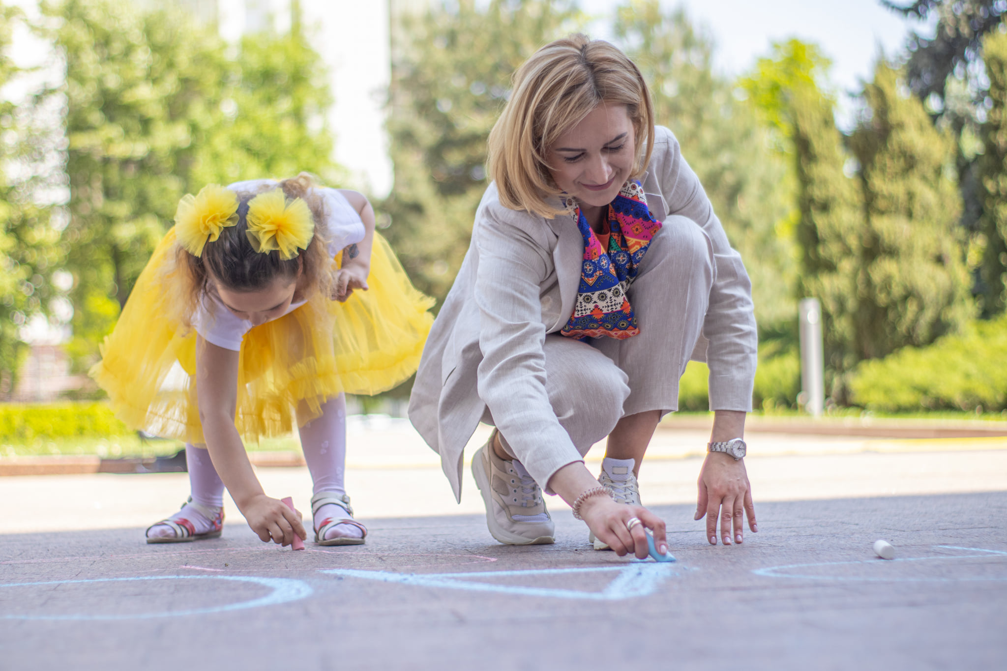 FOTO Copiii refugiați și ai deputaților moldoveni au participat la sărbătoarea dedicată Zilei Europei, la Parlament