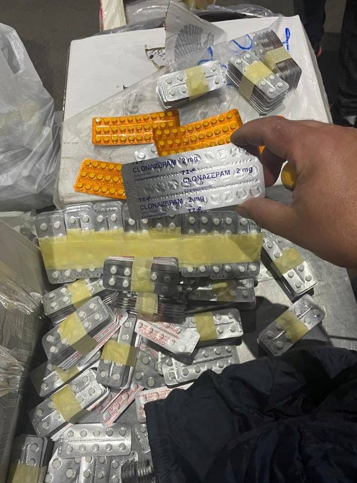 Un bărbat a încercat să iasă din Moldova cu 5 mii de pastile și peste 200 pachete de țigări. Unde intenționa să plece 