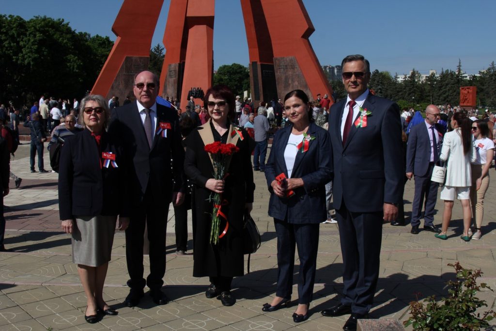 FOTO În acest an, ambasadorul Rusiei în R. Moldova a înlocuit panglica Sf. Gheorghe cu un alt simbol