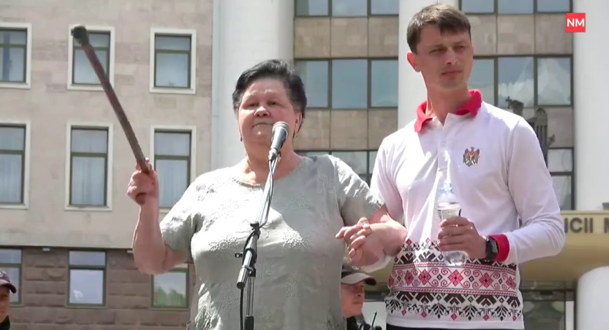 «Санду должна была вымыть ноги Путину». Как в Кишиневе протестовали социалисты и их сторонники. Репортаж NM