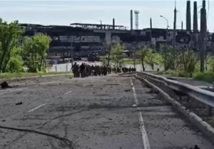 Минобороны России опубликовало новое видео выхода украинских военных с «Азовстали»