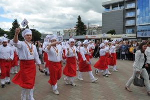 (ФОТО) В Бельцах прошел парад в честь Дня города