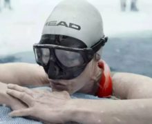 Финская спортсменка использовала разработанное в Молдове снаряжение, чтобы установить мировой рекорд по подледному плаванию