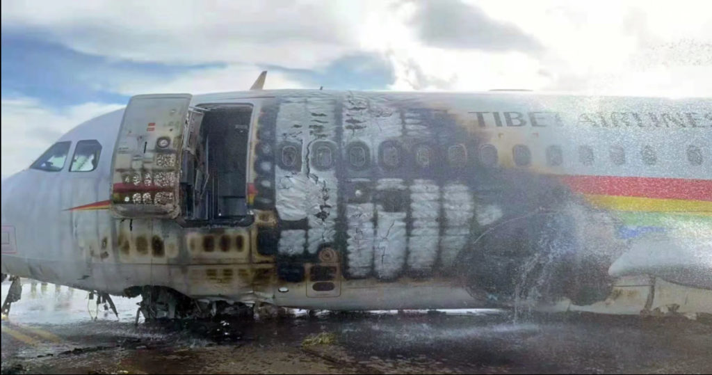 FOTO Un avion cu 122 de persoane la bord a luat foc în timpul decolării, într-un aeroport din China