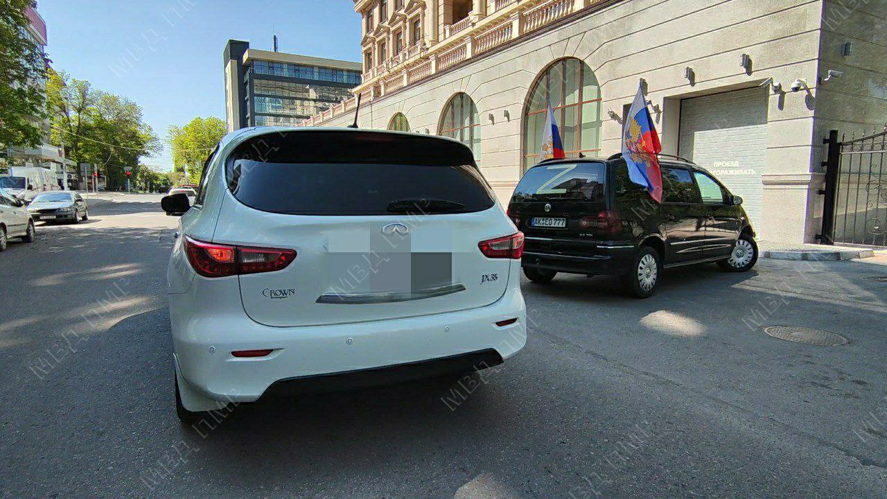 (ФОТО) В Тирасполе водители подрались из-за российского флага на машине