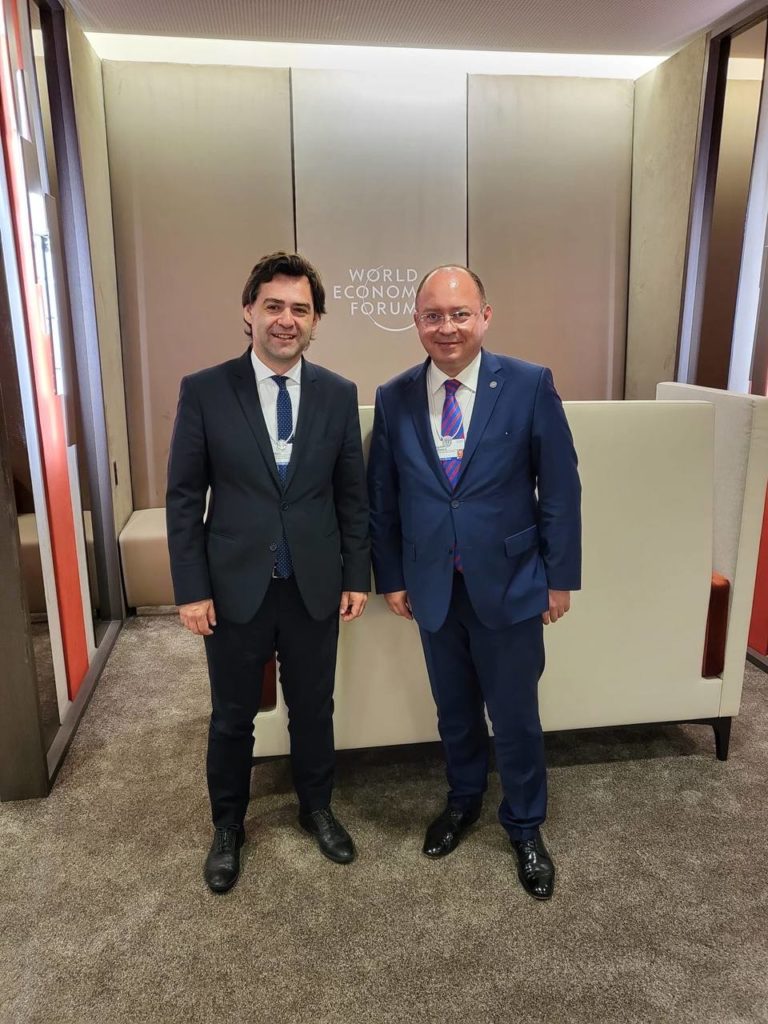Nicu Popescu și Bogdan Aurescu au discutat, la Davos, despre întărirea comunității de cultură, istorie și limbă română