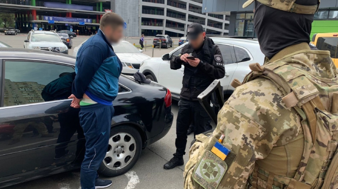 Житель Киева брал по $9 тыс. за перевозку мужчин призывного возраста в Молдову