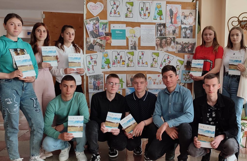 В лицеях и гимназиях Молдовы появился новый предмет — RAF. Что это, и как он помогает подросткам входить во взрослую жизнь