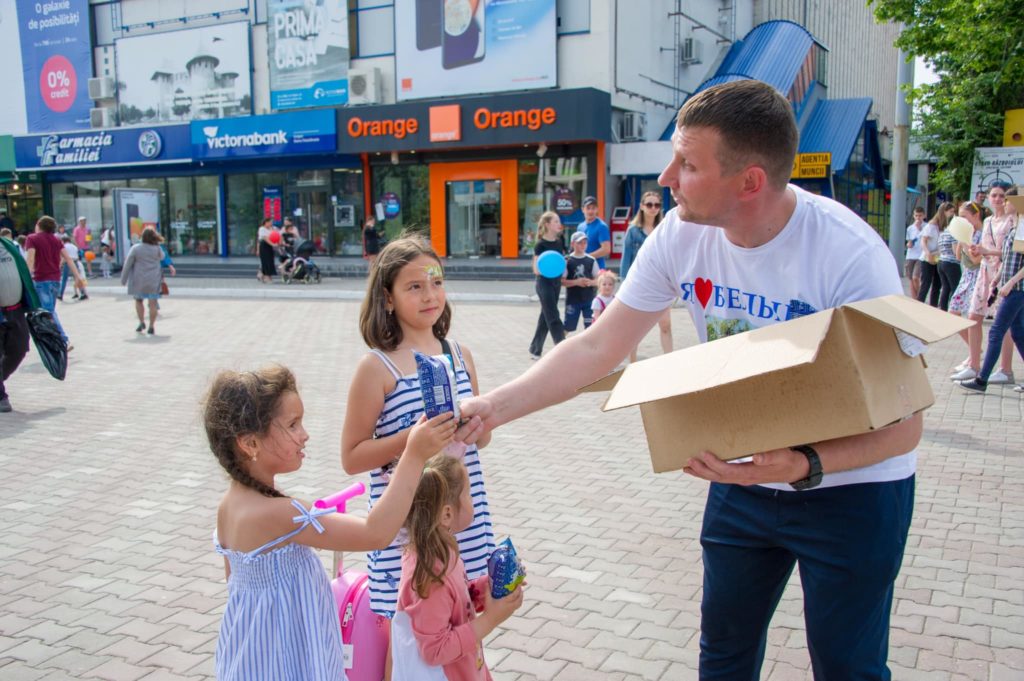 Bălțiul s-a umplut cu fotografiile lui Grigorișin. Voluntarii au purtat tricouri cu chipul primarului și au împărțit înghețată