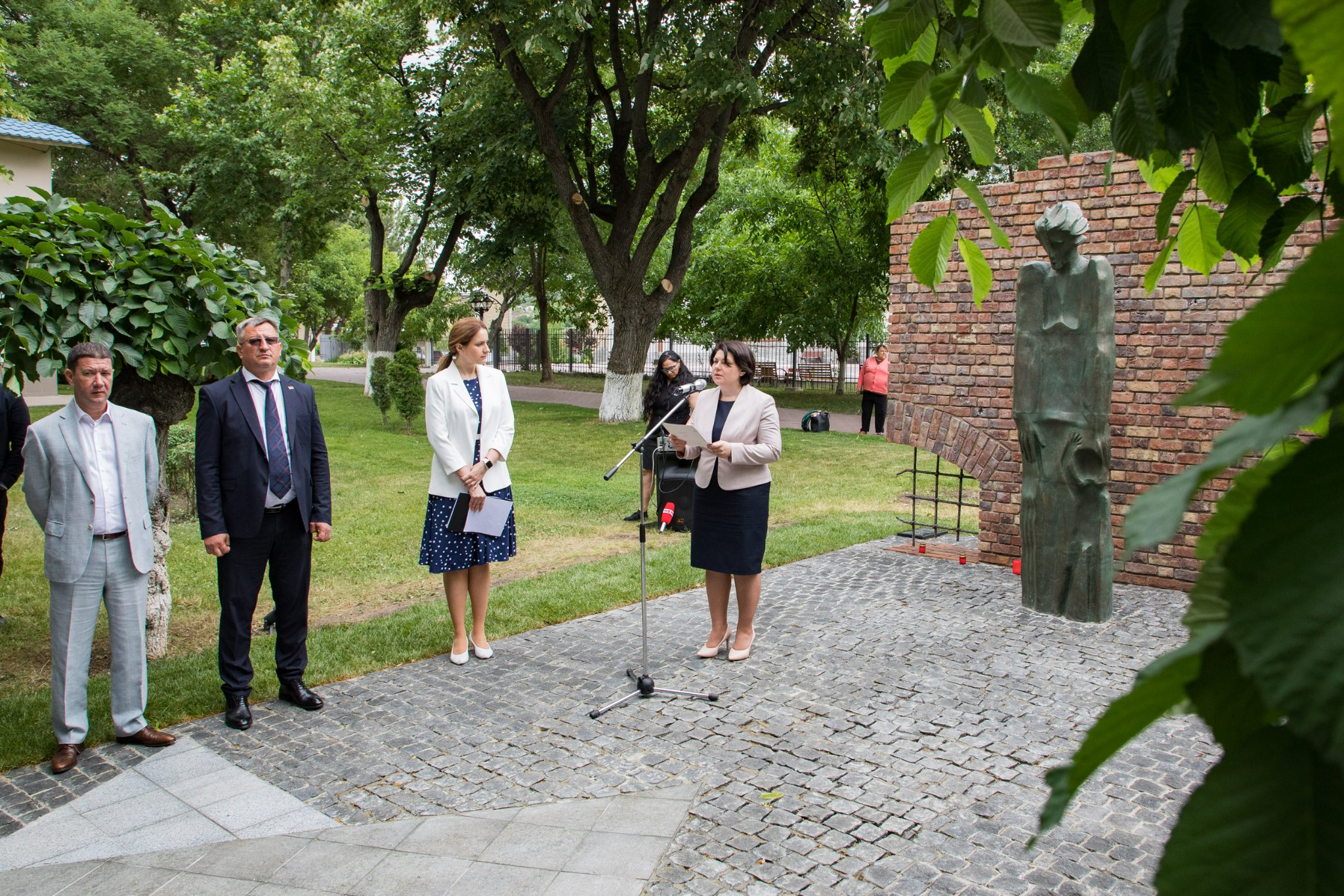 FOTO Prim-ministra Natalia Gavrilița a participat la inaugurarea unui monument, la Orhei 