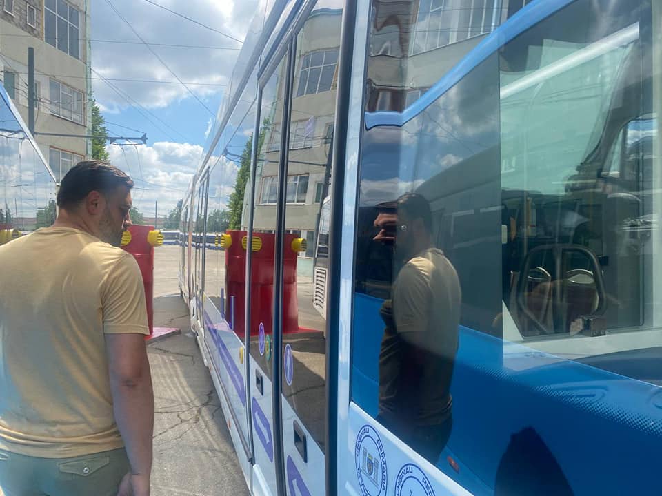 VIDEO Un troleibuz cu lungimea de 18 metri va circula pe străzile din Chișinău