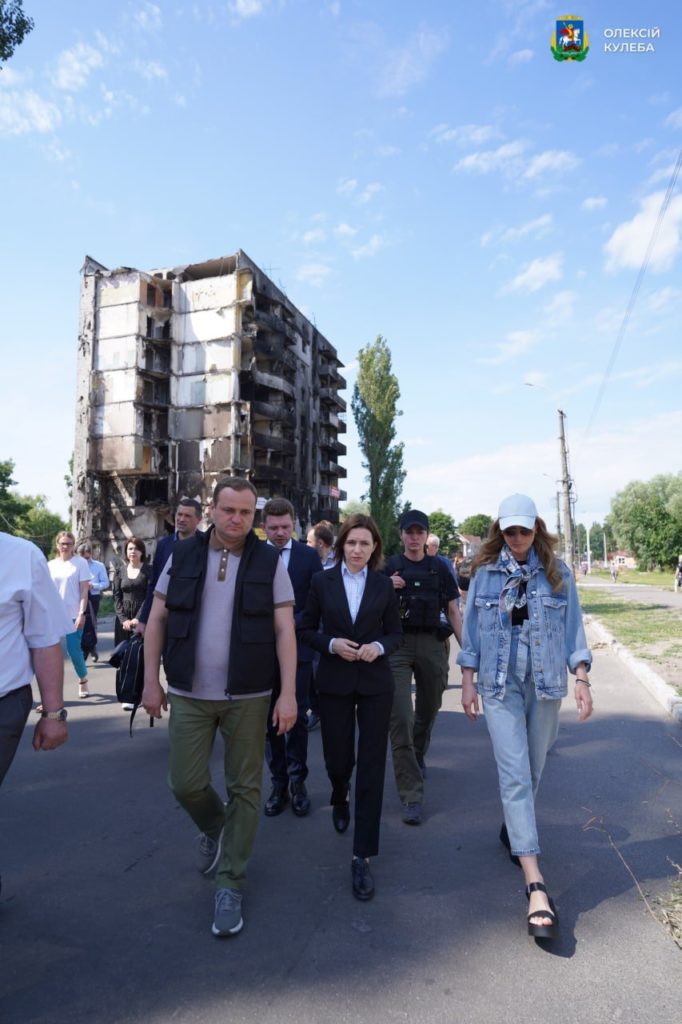 (ВИДЕО, ФОТО) В Украине Санду посетила Ирпень, Бучу и Бородянку. «Эту трагедию сложно описать словами»