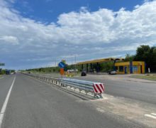 На дорогах Молдовы впервые установили амортизационные ограждения. Как они работают