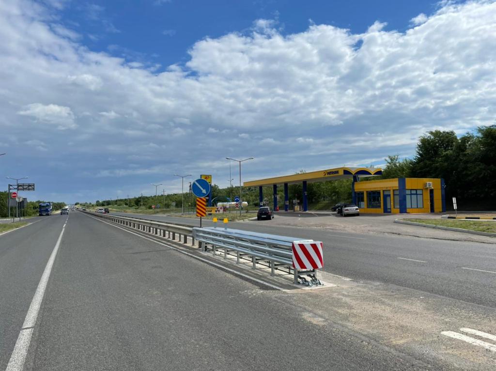 На дорогах Молдовы впервые установили амортизационные ограждения. Как они работают