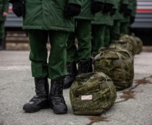 Би-би-си: В российскую армию будут брать контрактников сразу после школы. Госдума меняет закон