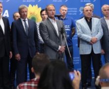 В Украине запретили партию подозреваемого в госизмене депутата Медведчука
