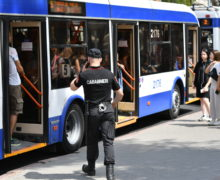В Кишиневе уволили кондуктора, выставившую из троллейбуса 10-летнего ребенка