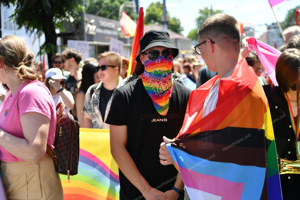 Самый большой ЛГБТ-марш в истории Молдовы. Как это было? Фоторепортаж NM