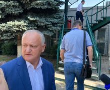 VIDEO Igor Dodon s-a prezentat la CNA, însă a fost întâmpinat cu huiduieli: „Iuda, trădătorule!”