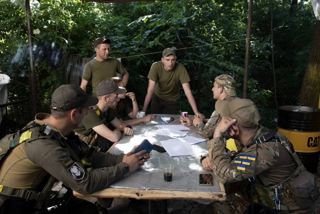 NYT: Soldații ucraineni sunt nevoiți să folosească Google Translate pentru armamentul furnizat de NATO