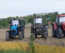 (ВИДЕО) В нескольких районах Молдовы фермеры вышли на протест
