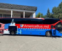 „Va aduce valorile americane mai aproape de cetățenii R. Moldova”. Ambasada SUA a lansat America Bus, care va călători în 36 de orașe