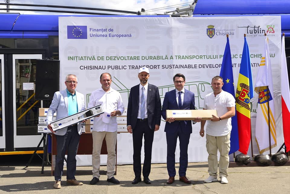 FOTO Transportul public din Chișinău va fi echipat cu recirculatoare bactericide, urmare a unei donații UE
