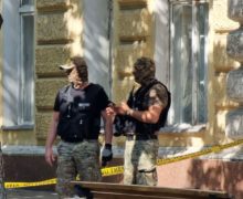 Новое сообщение о бомбе в мэрии Кишинева. Из здания эвакуировали людей