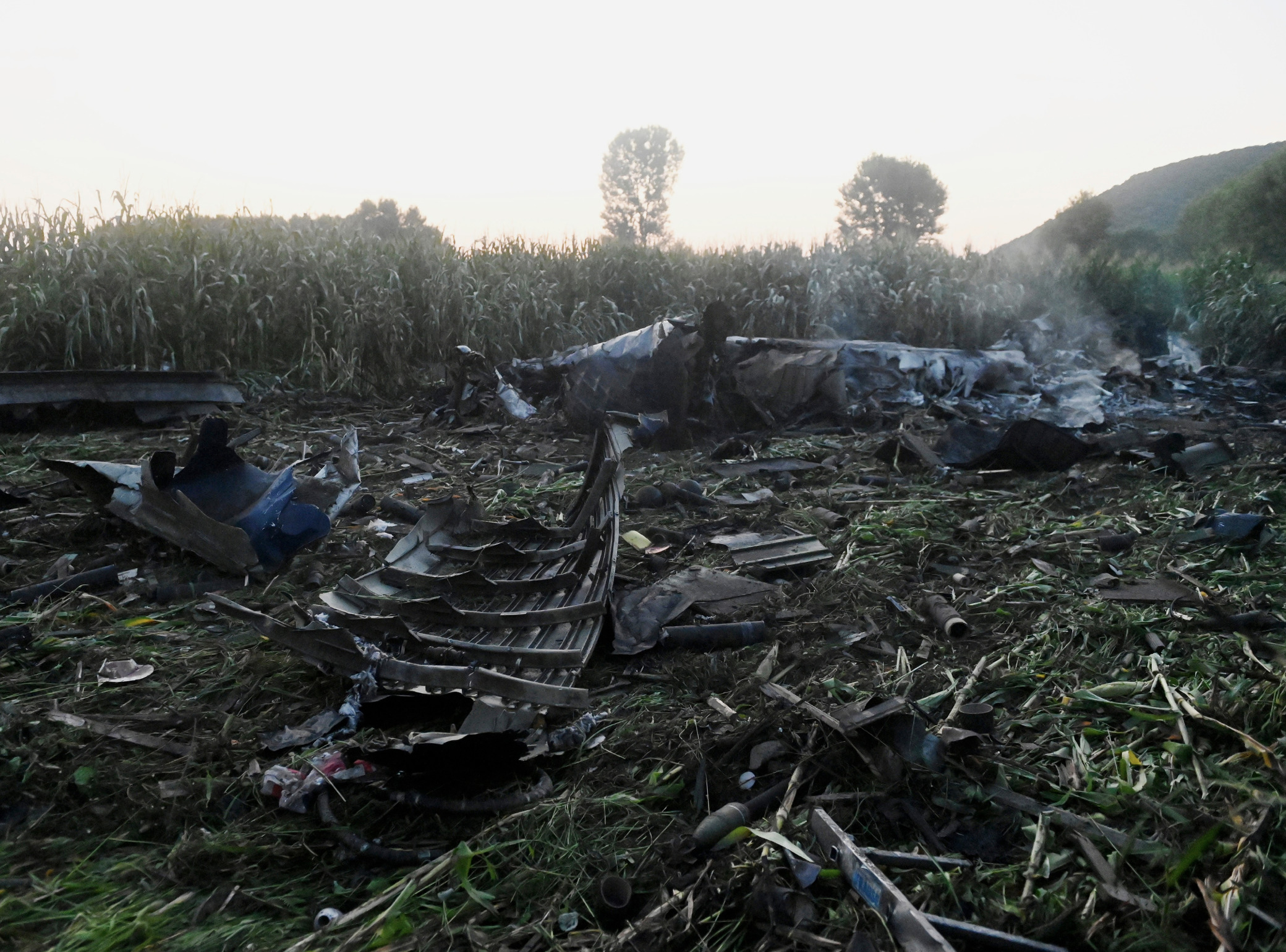 Крушение военно транспортного самолета. Катастрофа АН-12 под Кавалой. Самолет потерпел крушение Греция 2005.