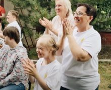 (ВИДЕО) Как в Молдове семьи с детьми с синдромом Дауна создают собственную «усадьбу мечты». Репортаж NM